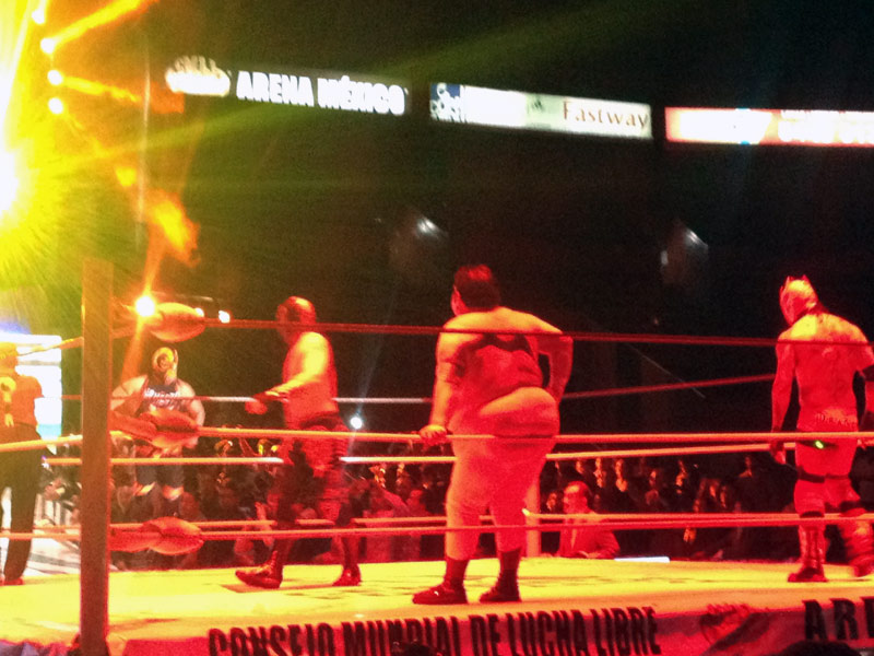 Lucha libre mexicana: espetáculo fake divertidíssimo